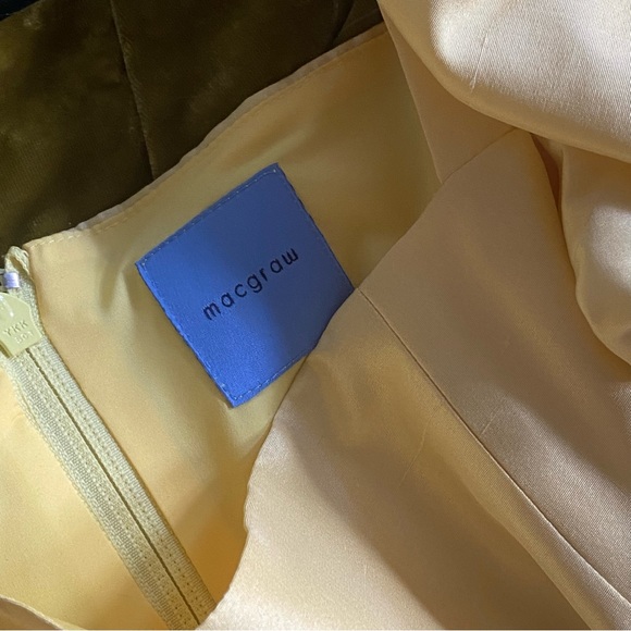 Macgraw Puff Sleeve Crop Top in Butter Yellow, Cropped Blouse - Picture 4 of 4